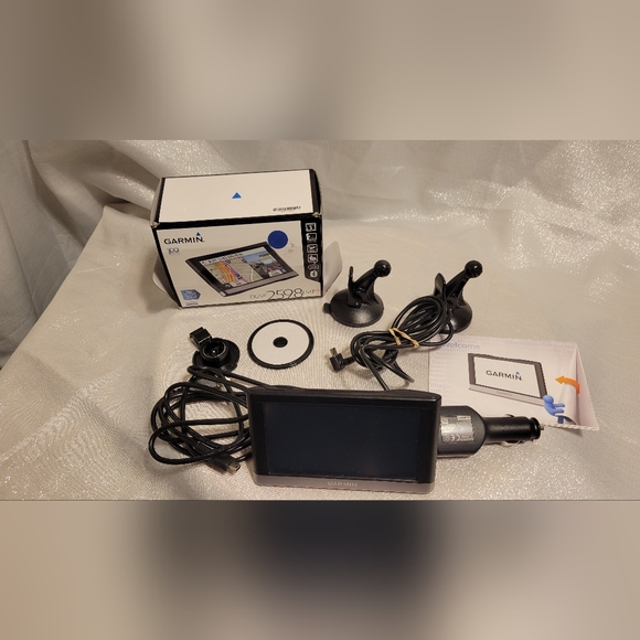 Garmin Nuvi 2598LMTHD 5" GPS Unit - Black w/accessories VG Condition Works - Picture 7 of 13